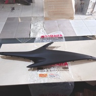 COVER SOLID WHITE Rbody aerox RIGHT. B65. PC PC PC