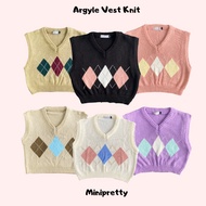 Sido Crop Knit Vest with Ketupat Motif Argyle Knit Vest