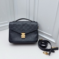 LV Pochette Metis 黑色全皮壓紋郵差包