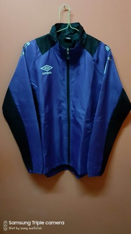jaket tracktop brand umbro tebal keren like new