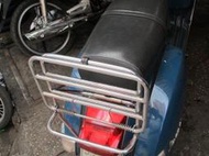 旭東偉士牌件店......VESPA.偉士牌 PX150 .PX150E. 白鐵不鏽鋼後行李架. [新款方型].缺貨