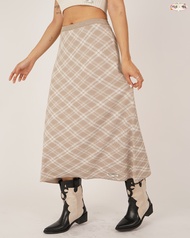 CUPPA - WAFFLE Skirt (2 สี) Cuppa x Pimwa กระโปรงไหมพรมทรงยาว ทรงกระโปรงเป็นตัว A ทอสี่เหลี่ยมลายสก๊