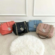 GUESS SLING BAG