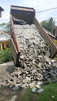 Paving Block Conblock Jalan Satu Truk Berkualitas Harga Per Meter Persegi