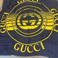 全新 Gucci 深藍色 藍色 黃色 GGLogo 古馳 大方巾 正方型 圍巾 披肩 義大利製 女用 正品 薄款 紗質