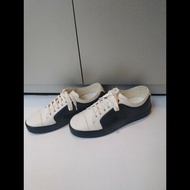 Chanel 黑白皮革綁帶休閒鞋