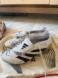 Adidas Predator 足球鞋