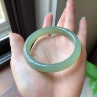 天然和田玉青海料玉鐲 圈口54.8mm 做工精緻 色澤清新淡雅