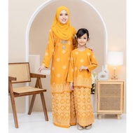 Baju Kurung Moden Songket Bunga Tabur Printed 〔 Warna Mustard 〕 Set Ibu Dan Anak