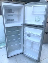 雪櫃 (雙門惠而浦)WF175/8 (可左/右門鉸)  139CM高 二手電器 清倉大減價 最新款 貨到付款 精選貨品 香港二手 洗衣機 二手雪櫃 搬屋 傢俬