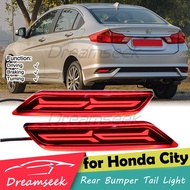 LED สะท้อนแสงด้านหลังกันชนไฟท้ายสำหรับ Honda City 2017 2018 2019ขับรถโคมไฟเบรกที่มีสัญญาณเลี้ยวแบบไดนามิก FJ รูปร่างเลนส์สีแดง