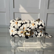 Coach Pillow Tabby 26 手袋