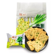 READY STOCK Scallion Cheese Flavor Biscuits 香葱方块饼干