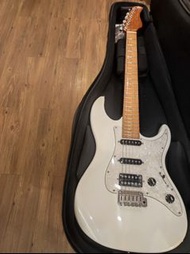 Larry Carlton - sire S7 electric guitar ( awh  white) 電結他