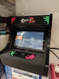 市場難求 超好用 收藏 陳列 展示 可邊充電 背後散熱  PSP PSV Wii PS2 Nintendo Switch Android iPhone Rog 8 Pro 手機座 街機風格 漆彈大作戰
