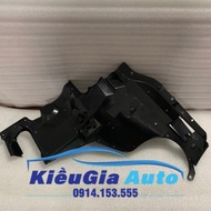 Chắn bùn gầm máy Ford Laser 1999-2005