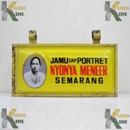 NEON BOX JAMU CAP PORTRET NYONYA MENEER SEMARANG (LIST KUNING).