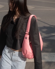 AN-A-ERA (JIRA STUDIO) - Roamer Pink Limited / Cross Body Bag กระเป๋าถือผู้หญิง ปรับสายสั้นยาวได้