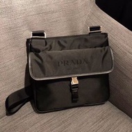 現貨Prada bag 黑色雙面斜挎背包 即日買即日交收✅