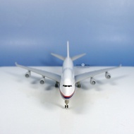[Ready Stock] 747 Malaysia Airlines 20cm Alloy Simulation Airplane Model