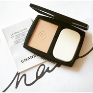 Chanel Le Teint Ultra Tenue Ultrawear Flawless Compact Foundation แป้งผสมรองพื้นอัดแข็งที่ติดทนนาน การันตีเพื่อสีผิวสม่ำเสมอไร้ที่ติเนิ่นนานตลอดวัน