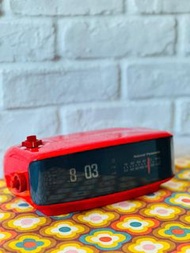 出售National 翻頁鐘連收音機，時鐘鬧鐘正常，收音機只可收881，903，電壓100v,整體約八成新，有意請pm我，謝謝