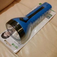 LED 充電式手電筒