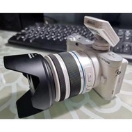 （二手）Samsung NX-300M 連（18-55mm）wifi 反转屏幕 無反相機 可換鏡頭 旅行 Camera 90% NEW（黑/白）