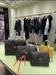 《現貨》 Prada 熱賣郵差包 30cm 專櫃長年沒貨