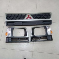 1 Set Lengkap Grill Depan Muka / Front Grill Mitsubishi L300 model NEW merk EMGI