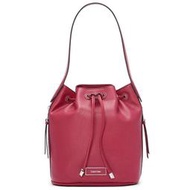 【W小舖】Calvin Klein CK 莓紅色 荔枝紋合成皮革 水桶包 手提包 肩背包 側背包~C62344