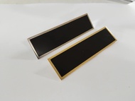 แผ่นป้ายชื่อชุบทองยิงเลเซอร์ ( ใช้กับเครื่องLaser Co2 ) ขาเข็มกลัด ขาเข็มหมุด ขอบสีเงิน ขอบสีทอง