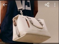 Nike 米色背包（防水斜 孭袋）