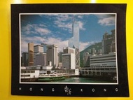 🙏80年代尾90年代初香港島由美麗 Victoria Harbour 維多利亞港從小輪角度望向中環大會堂中國銀行總行景色明信片。明信片是中英文， 彩色粉紙光面印刷香港風景照片,  當中中環大會堂附近已