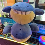 Pokemon鯨魚吼吼鯨公仔 詛咒娃娃 穿著熊公仔