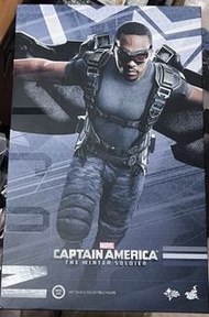 Hottoys Falcon MMS245 Captain America Winter Soldier 1/6 figure Box