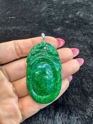 辣綠色老花青翡翠牌（有證書）