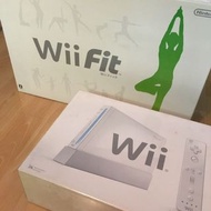 Wii 主機加2手掣 + wii fit 板（include wii fit game)