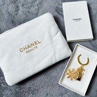 ⭐️Chanel Beauty正品⭐️[禮品套裝] 白色毛絨化妝包x雪花雙C鎖匙扣  收納袋 掛飾 禮物