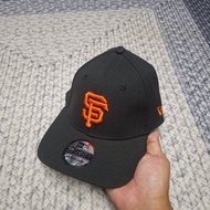 BLACK SAN FRANCISCO GIANTS SF LOGO 39THIRTY CURVE CLOSED CAP/HAT BY NEW ERA