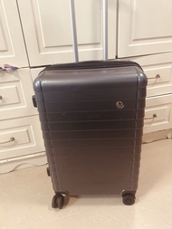 IT Luggage Grey Hardshell Spinner Luggage 20 kg expendable On sunday pick up in central , everyday p