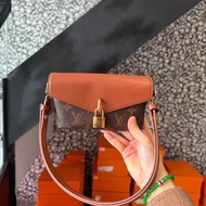 Lv 鏈條鎖頭包 焦糖色