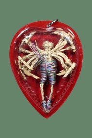 泰國高僧佛牌 －【 全泰魂帕勇第一 阿贊萊親傳 阿贊Pee (比) 16手魂帕勇 】原裝膠殼 塔帕贊鑑定卡