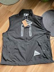 Gramicci x and wander 聯名機能背心 S