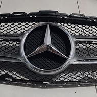 grill Mercedes benz C 250 original Asli bekas mobil sendiri