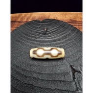 MATA Dzi High Silk Special 4 Eyes Old Blessed Tibetan Agate 38mm E2375