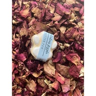 Fabulous fizzle.co cat paw shaped bath bomb