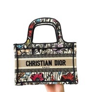 Dior mini book tote 閒置品
