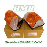 A PAIR of Front Turn Signal Lights or Lamp Assy Front Turn Signal Toyota Landcruiser Hardtop FJ40 BJ