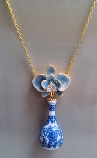 新中式【蝴蝶蘭+青花瓷】花瓶項鍊~(可客製項鍊長度)
